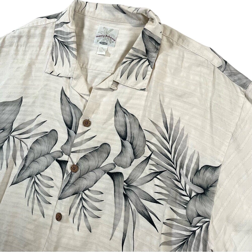 Tommy Bahama Men's XL 100% Silk Cream Gray Floral Button Up Short Sleeve Shirt